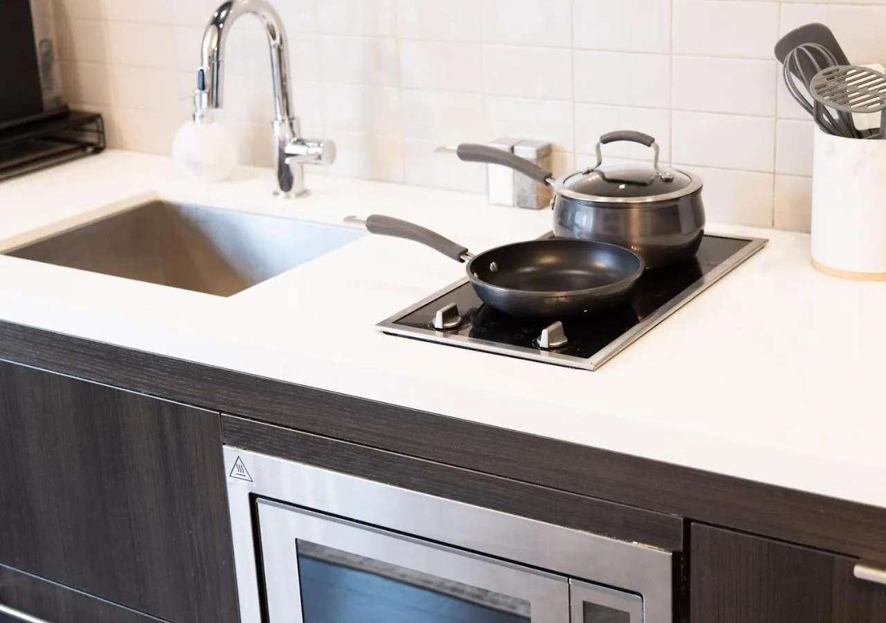 Apartment One Of Toronto S Finest 1Br Condo With A Wfh Setup Canada