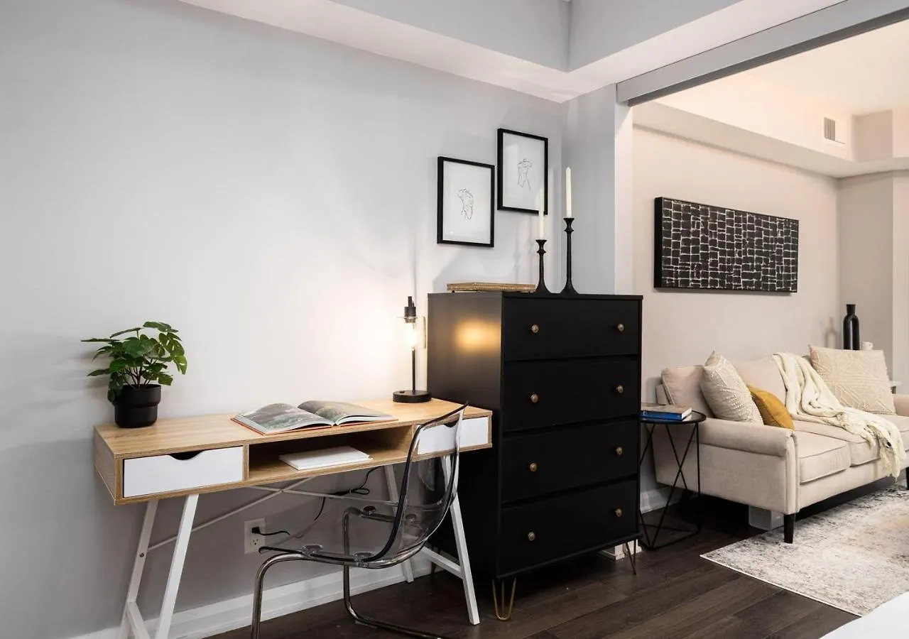 One Of Toronto S Finest 1Br Condo With A Wfh Setup Apartment